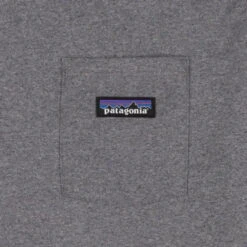Patagonia P-6 Label Pocket Responsibili-Tee Gravel Heather 5 Patagonia P-6 Label Pocket Responsibili-Tee Gravel Heather -Quality Clothing Store PatagoniaP6LabelPocketResponsibiliTee GravelHeather 19004 3 600x600 1